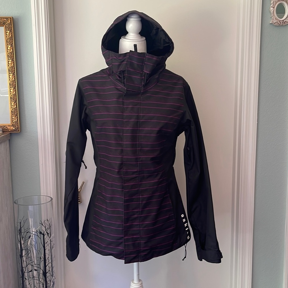 NWOT Oakley Ski/Snowboarding Jacket. Lightweight Black and purple